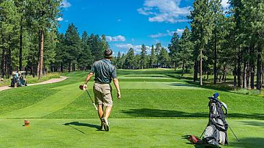 Kitzbühel: golf player during a game