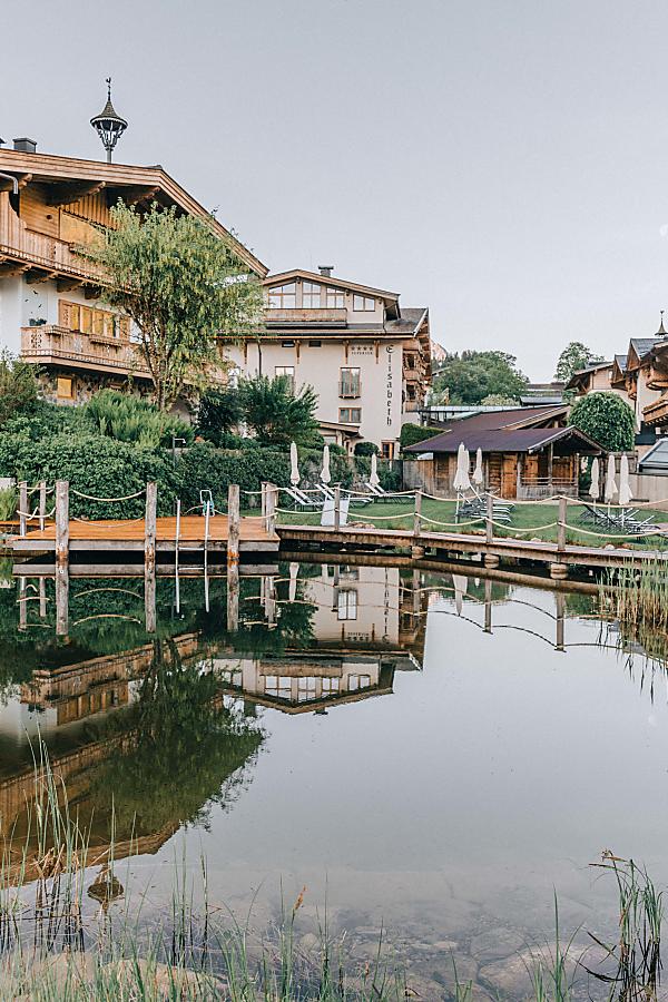 Naturbadeteich im Hotel Elisabeth in Tirol